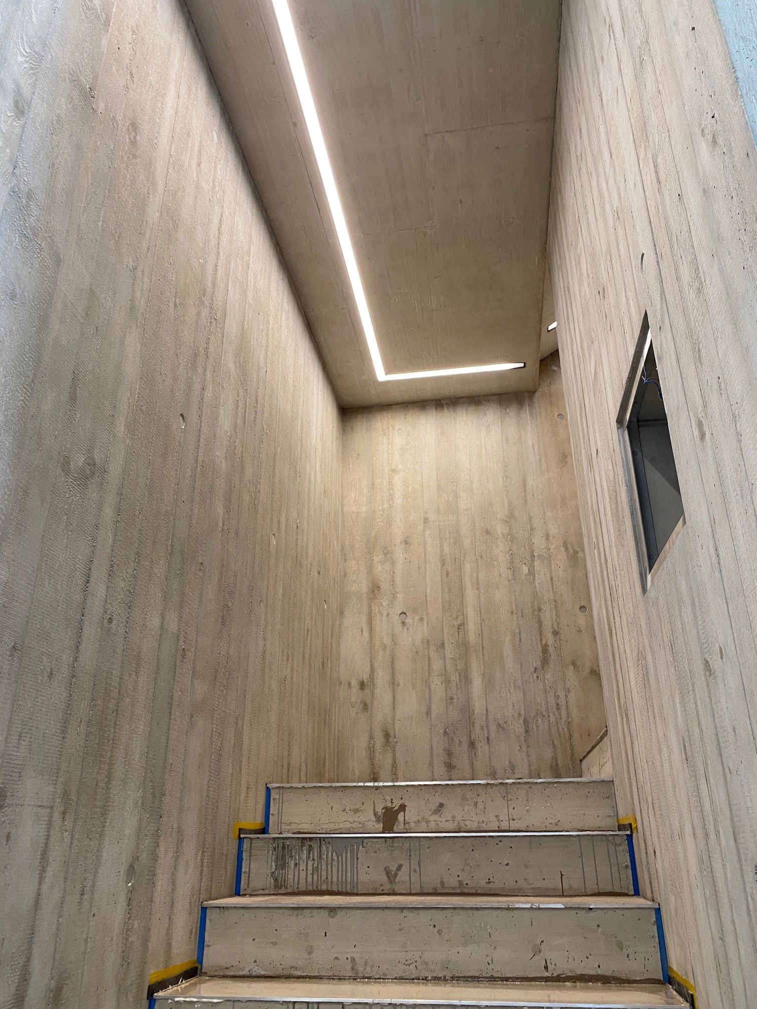 4_trautson_stiegenaufgang_innen_06_06_23.jpg